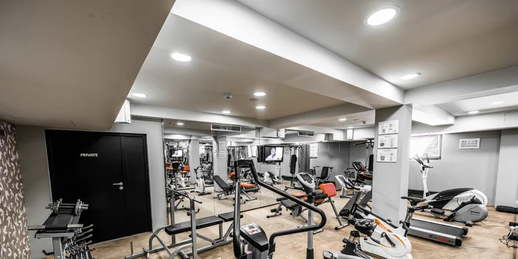 Moderní hotel v centru Košic: bufetová snídaně, 2hodinový wellness se saunou a vířivkou