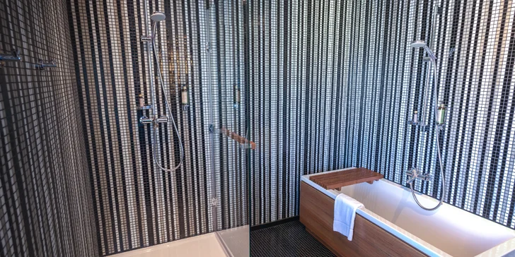Moderní hotel v centru Košic: bufetová snídaně, 2hodinový wellness se saunou a vířivkou