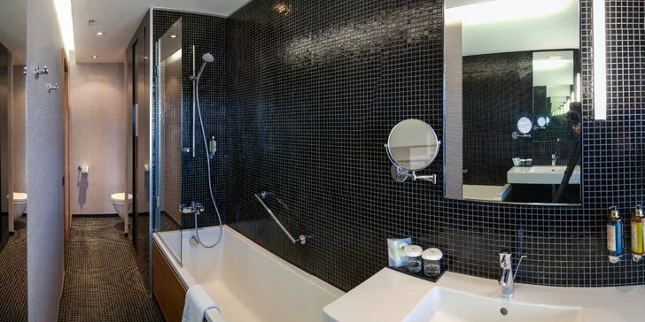 Moderní hotel v centru Košic: bufetová snídaně, 2hodinový wellness se saunou a vířivkou