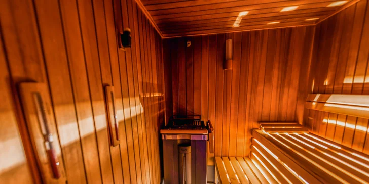 Moderní hotel v centru Košic: bufetová snídaně, 2hodinový wellness se saunou a vířivkou