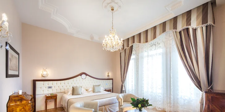 5* Grand Hotel Rimini: poloha hned u pláže, bazén, italské snídaně a úžasná atmosféra