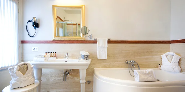 5* Grand Hotel Rimini: poloha hned u pláže, bazén, italské snídaně a úžasná atmosféra