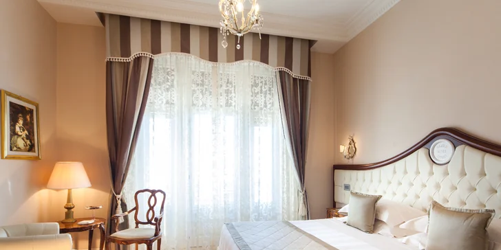 5* Grand Hotel Rimini: poloha hned u pláže, bazén, italské snídaně a úžasná atmosféra