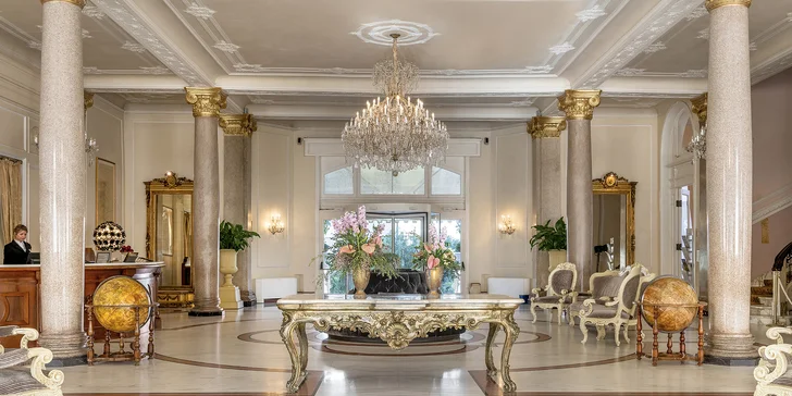 5* Grand Hotel Rimini: poloha hned u pláže, bazén, italské snídaně a úžasná atmosféra