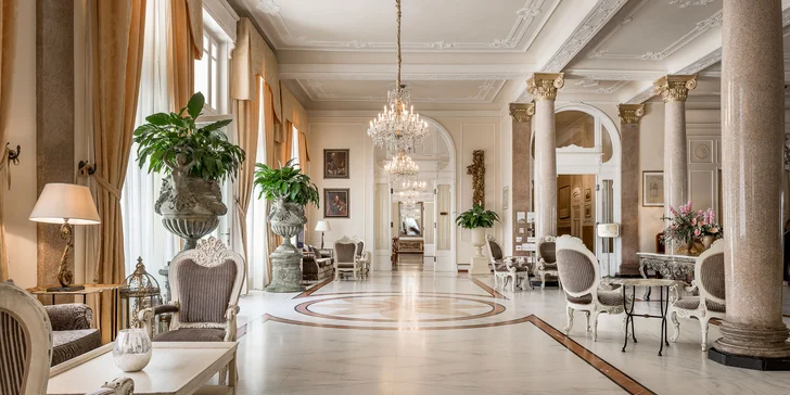 5* Grand Hotel Rimini: poloha hned u pláže, bazén, italské snídaně a úžasná atmosféra