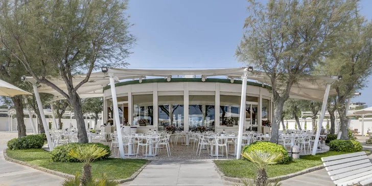 5* Grand Hotel Rimini: poloha hned u pláže, bazén, italské snídaně a úžasná atmosféra