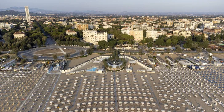 5* Grand Hotel Rimini: poloha hned u pláže, bazén, italské snídaně a úžasná atmosféra