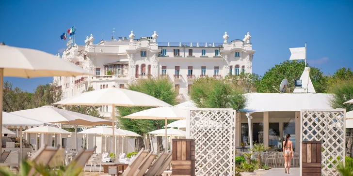 5* Grand Hotel Rimini: poloha hned u pláže, bazén, italské snídaně a úžasná atmosféra
