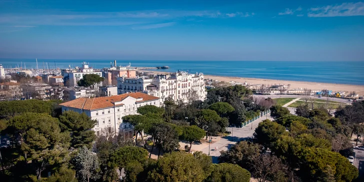 Letní dovolená v italském Rimini: 4* hotel 250 m od pláže, snídaně nebo polopenze
