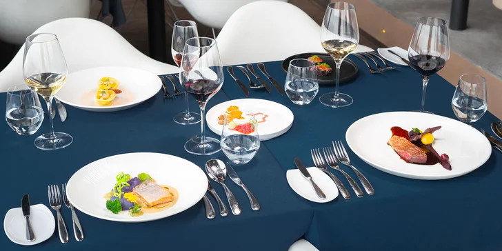 Luxusní 5chodové menu v Žižkovské věži: houbové ravioly, kachní prsa a signature cocktail
