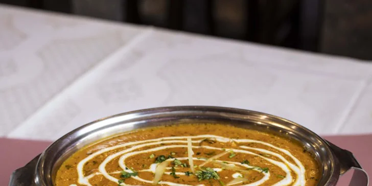 Indicko-nepálské menu pro 2: předkrm, kari a korma s masem i vege vč. přílohy
