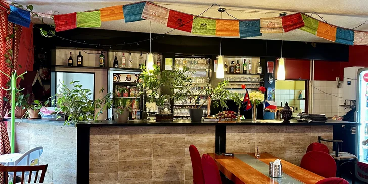 Indicko-nepálské menu pro 2: předkrm, kari a korma s masem i vege vč. přílohy