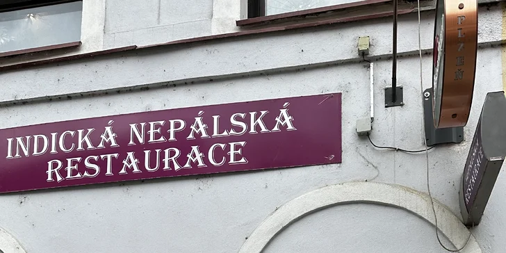 Indicko-nepálské menu pro 2: předkrm, kari a korma s masem i vege vč. přílohy
