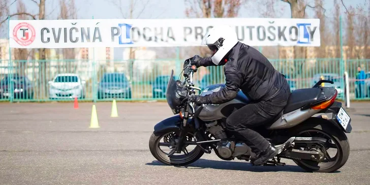 Poukaz na řidičský průkaz B nebo na motorku v hodnotě 2500 nebo 5000 Kč, zbytek doplatíte na místě