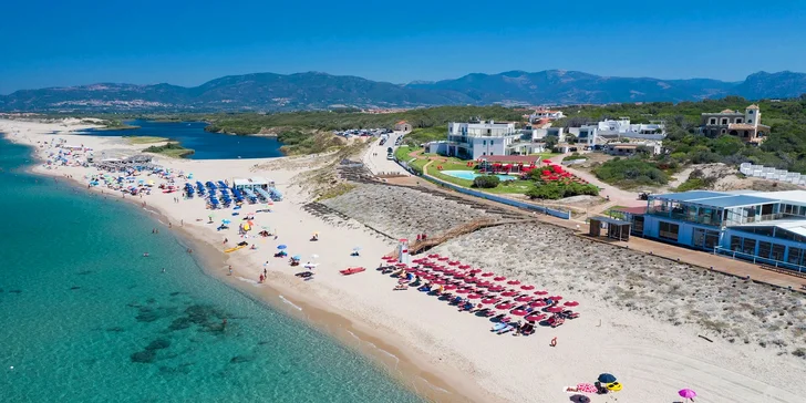 Sardinie s plnou penzí: Hotel Bellevue Resort Sardinia**** u písčité pláže, letenky i transfery v ceně