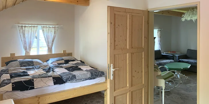 Chata na okraji Brdské vrchoviny: ubytování až pro 8 osob, venkovní finská sauna i vířivý sud