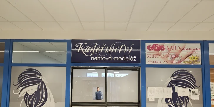 Kadeřnické balíčky s melírem pro všechny délky vlasů: střih, styling, melír
