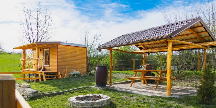 Pobyt mezi zvířátky na ranči: karavan, chatka či maringotka, mini zoo, koně a možnost snídaní