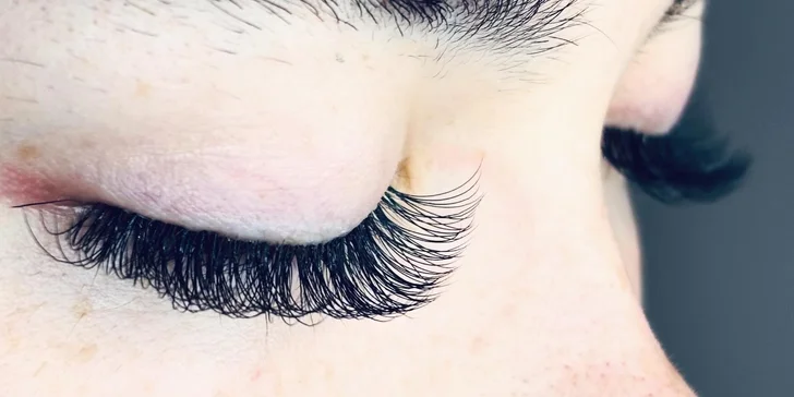 Prodlužování řas, lash-lifting, laminace obočí i balíček s úpravou a barvením obočí i řas