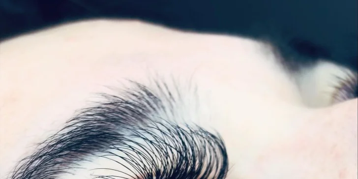 Prodlužování řas, lash-lifting, laminace obočí i balíček s úpravou a barvením obočí i řas