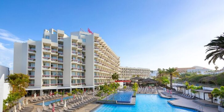 Letecky na Tenerife: pobyt v 4* hotelu s polopenzí nebo all inclusive, pláž 50 m od hotelu, bazén