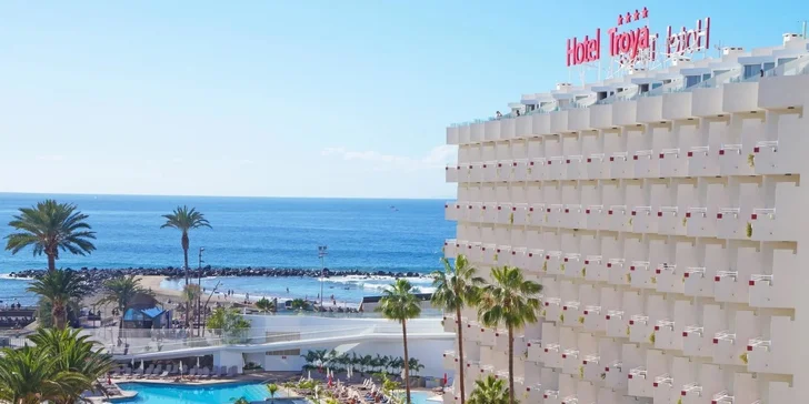 Letecky na Tenerife: pobyt v 4* hotelu s polopenzí nebo all inclusive, pláž 50 m od hotelu, bazén