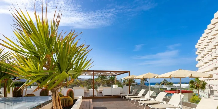 Letecky na Tenerife: pobyt v 4* hotelu s polopenzí nebo all inclusive, pláž 50 m od hotelu, bazén