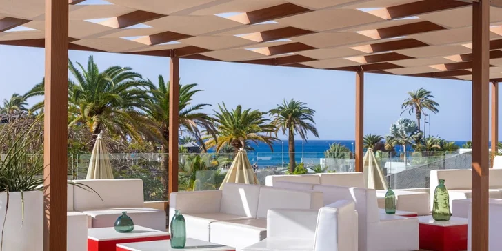 Letecky na Tenerife: pobyt v 4* hotelu s polopenzí nebo all inclusive, pláž 50 m od hotelu, bazén