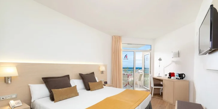 Letecky na Tenerife: pobyt v 4* hotelu s polopenzí nebo all inclusive, pláž 50 m od hotelu, bazén