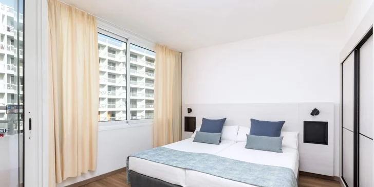 Letecky na Tenerife: pobyt v 4* hotelu s polopenzí nebo all inclusive, pláž 50 m od hotelu, bazén
