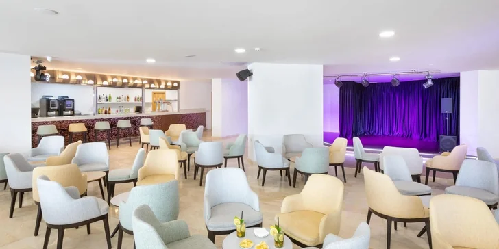 Letecky na Tenerife: pobyt v 4* hotelu s polopenzí nebo all inclusive, pláž 50 m od hotelu, bazén