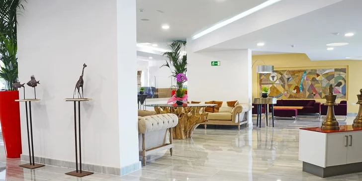 Letecky na Tenerife: pobyt v 4* hotelu s polopenzí nebo all inclusive, pláž 50 m od hotelu, bazén