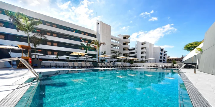 Letecky na Tenerife: 4* Hotel Labranda Suites Costa Adeje s polopenzí nebo all inclusive, bazény a kousek od pláže