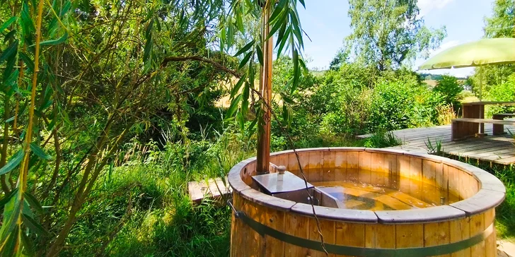 Dovolená v Českém Švýcarsku: tiny house u rybníku i privátní horký sud