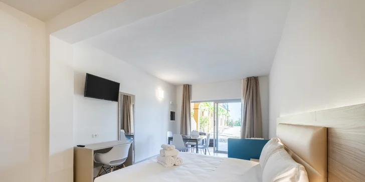 Lago di Garda: 4* hotel s bazénem hned u jezera, láhev vína a extra slevy pro delší pobyty