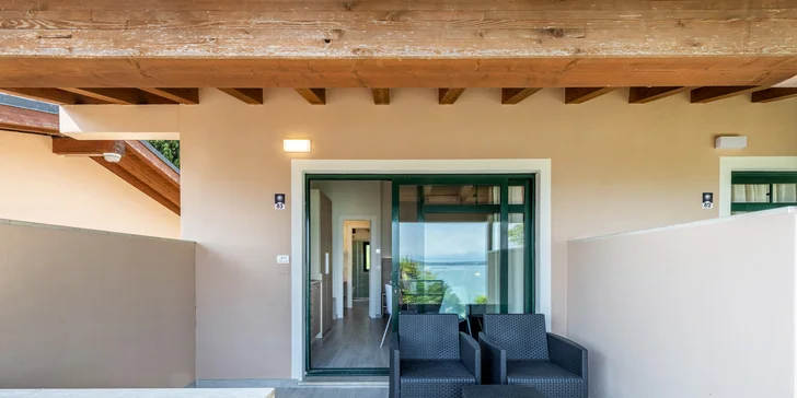Lago di Garda: 4* hotel s bazénem hned u jezera, láhev vína a extra slevy pro delší pobyty