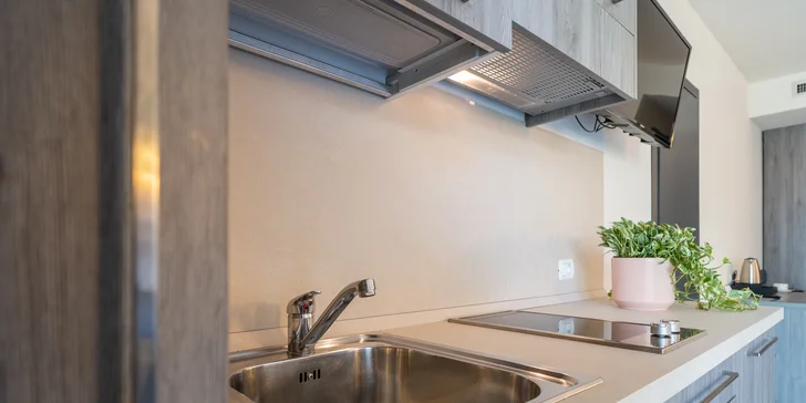 Lago di Garda: 4* hotel s bazénem hned u jezera, láhev vína a extra slevy pro delší pobyty