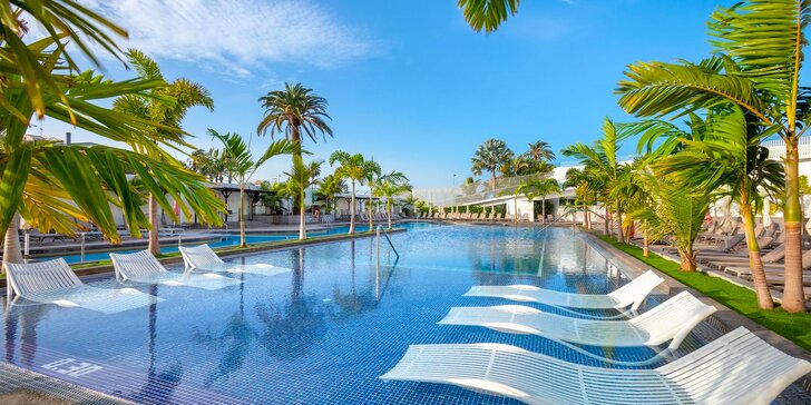 Letecky na Tenerife: pobyt v 4* hotelu s polopenzí nebo all inclusive, pláž 50 m od hotelu, bazén