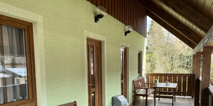 Penzion v Bedřichově: možnost 120minutového vstupu do sauny, snídaně i výlety
