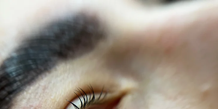 Barvení, lash lifting, laminace obočí vč. úpravy nebo kompletní balíček