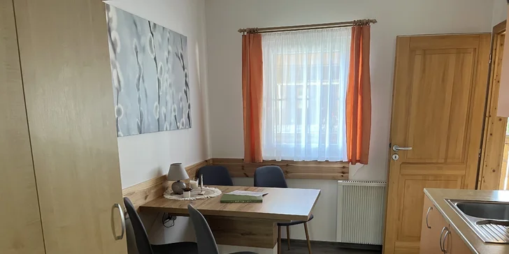 Penzion v Bedřichově: možnost 120minutového vstupu do sauny, snídaně i výlety