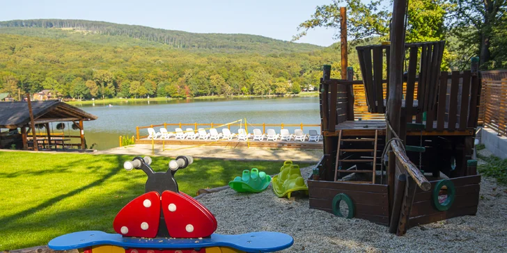 Wellness pobyt u Vinianského jezera: polopenze, procedury, hodina bowlingu a v létě paddleboard