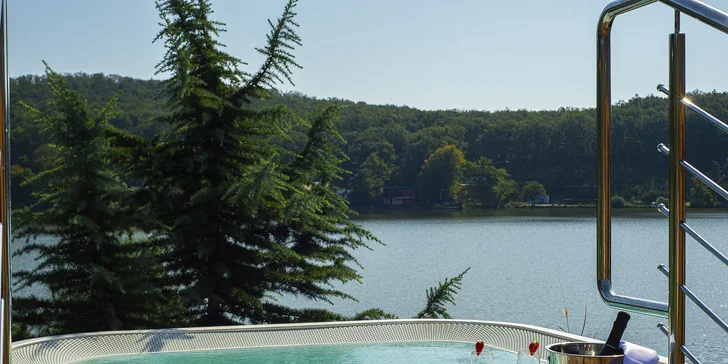 Wellness pobyt u Vinianského jezera: polopenze, procedury, hodina bowlingu a v létě paddleboard