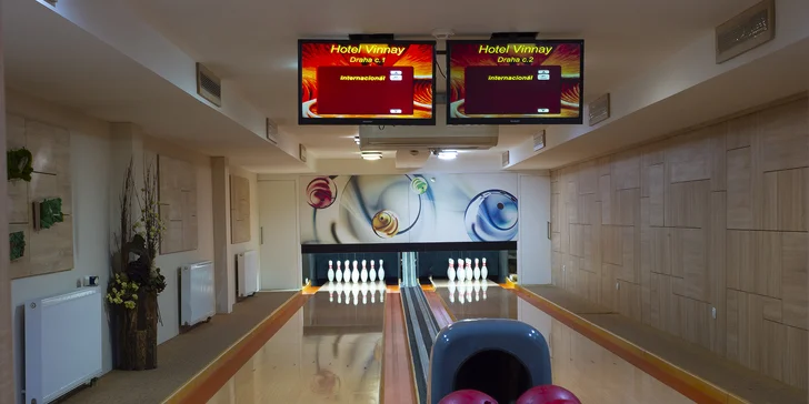 Wellness pobyt u Vinianského jezera: polopenze, procedury, hodina bowlingu a v létě paddleboard