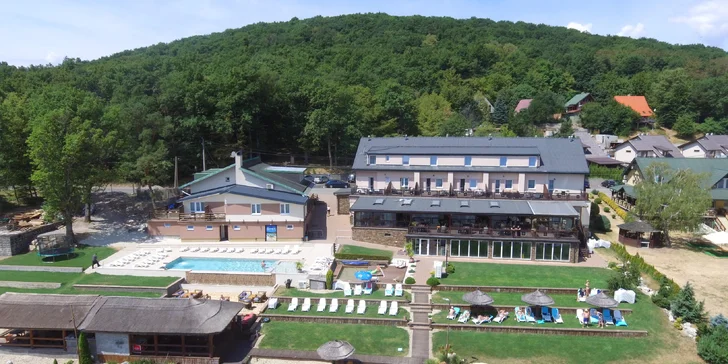 Wellness pobyt u Vinianského jezera: polopenze, procedury, hodina bowlingu a v létě paddleboard