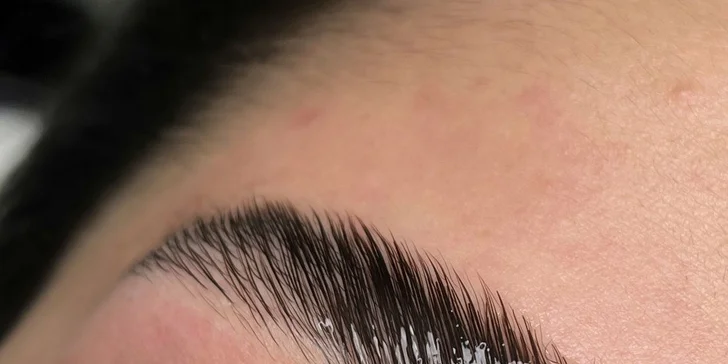 Barvení, lash lifting, laminace obočí vč. úpravy nebo kompletní balíček