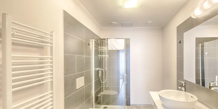 Nové apartmány v centru Karlových Varů s výhledem na Vřídelní kolonádu a dopolední vstupy do bazénu