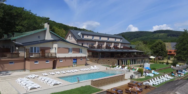 Wellness pobyt u Vinianského jezera: polopenze, procedury, hodina bowlingu a v létě paddleboard