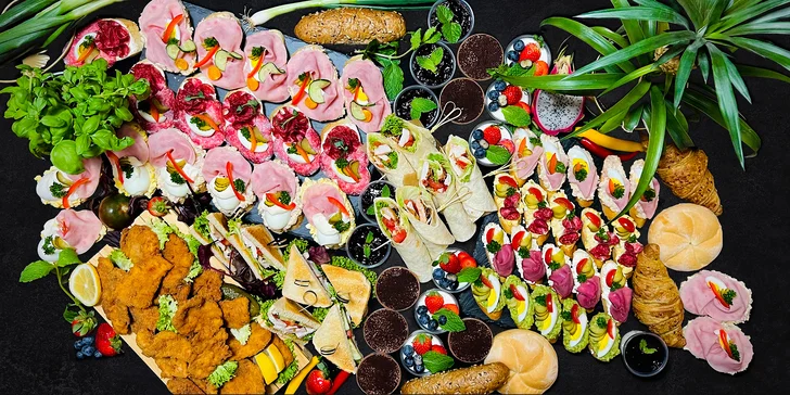 Na party i oslavu: chlebíčky, řízečky, wrapy, obložené bagety i dezerty