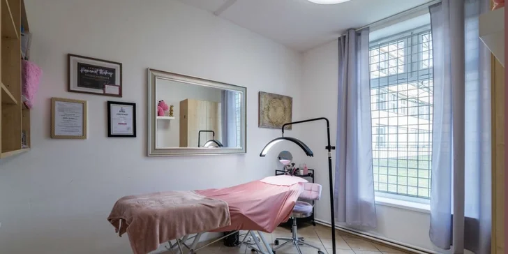 Permanentní make-up: kontura a stínování rtů, microblading a microshading obočí